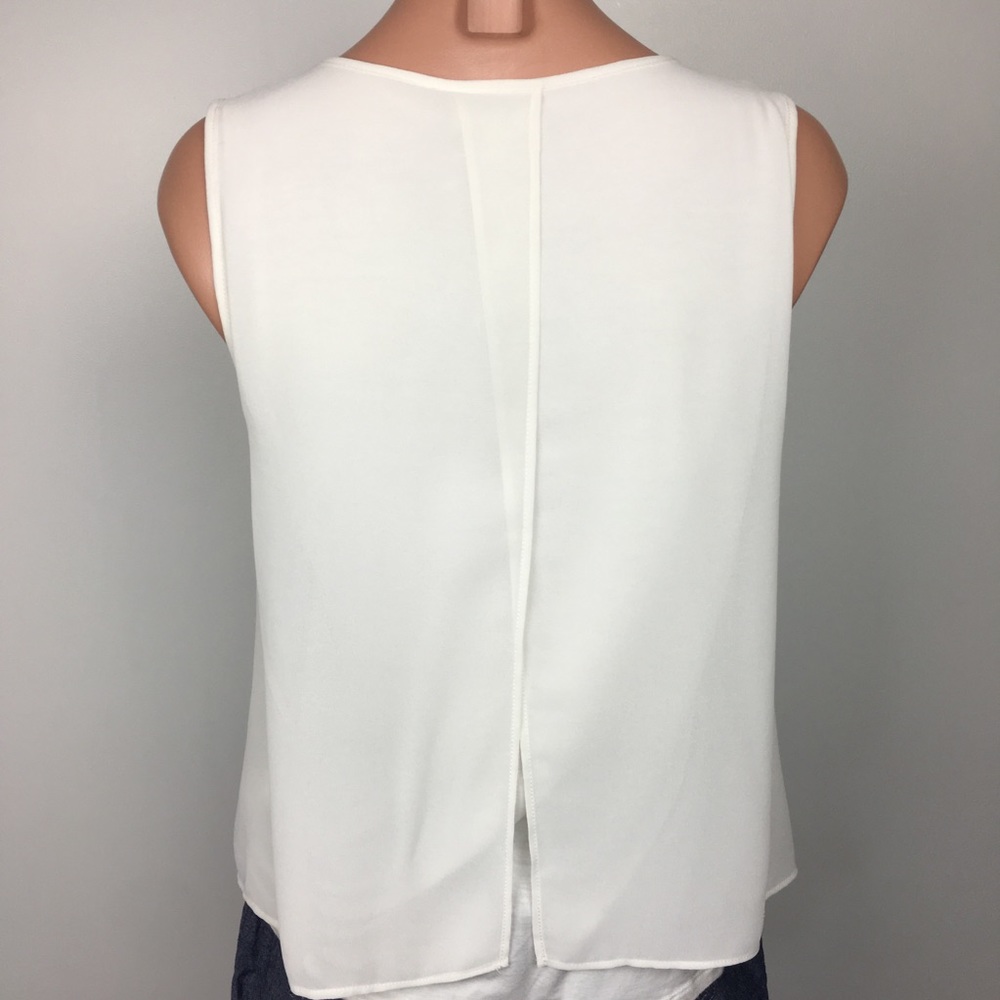 Lily White | Sleeveless Blouse | White | Medium - Picture 4 of 7